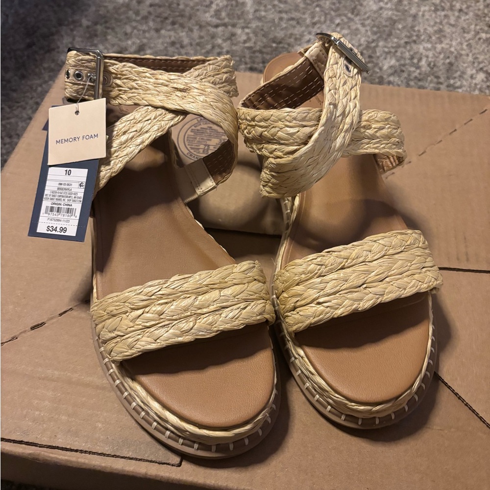 BNWT Universal Thread BraideD Rafia Sandals